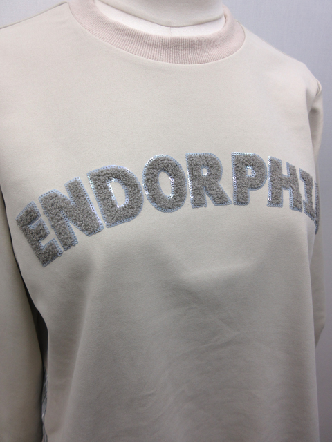 ENDORPHINのロゴをあしらった胸元です。